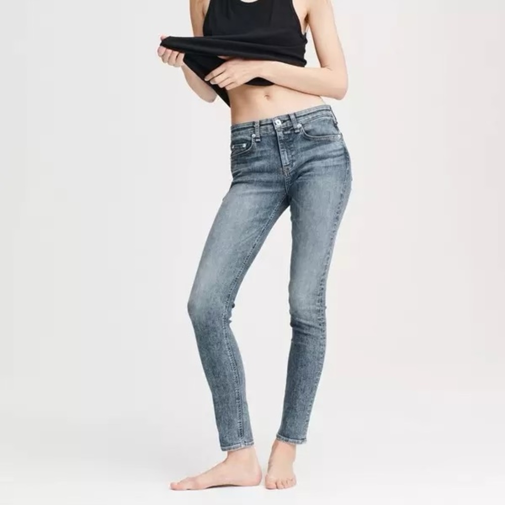 Cate Mid-Rise Skinny in Baxhill Wash Size 27‎